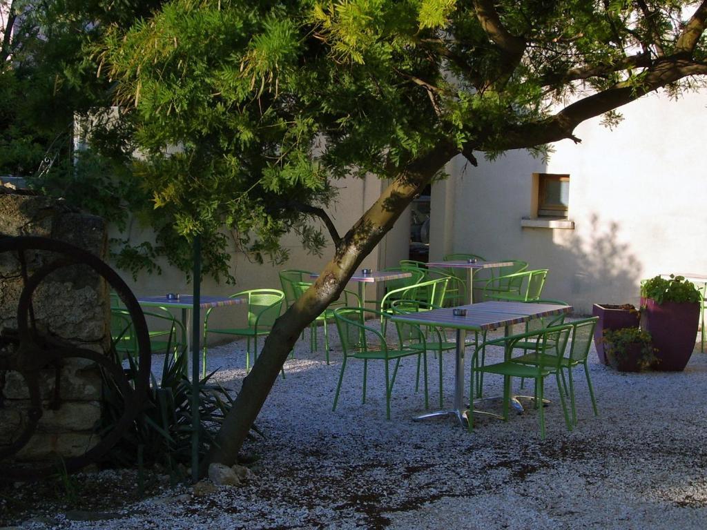 Auberge Du Chateau Margon  Exteriör bild