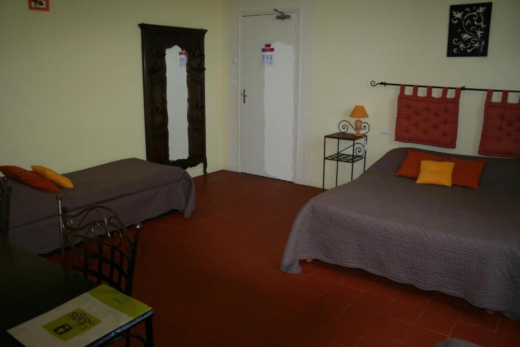 Auberge Du Chateau Margon  Rum bild
