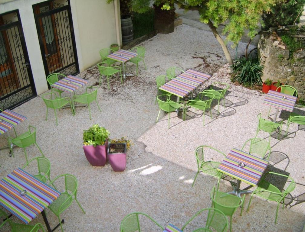 Auberge Du Chateau Margon  Exteriör bild